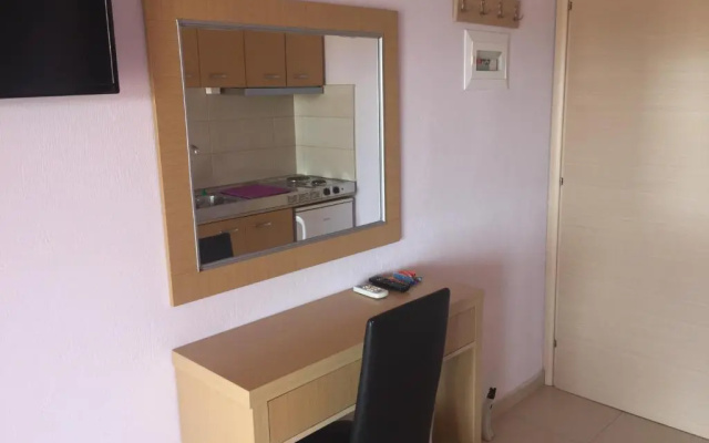 Dimis Studios and Apartments