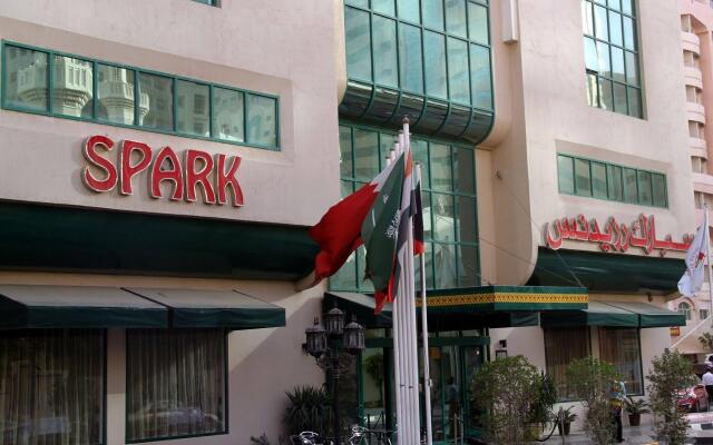 Отель Spark Residence Deluxe Hotel Apartments ОАЭ, Шарджа - отзывы, цены и фото номеров - забронировать отель Spark Residence Deluxe Hotel Apartments онлайн вид на фасад