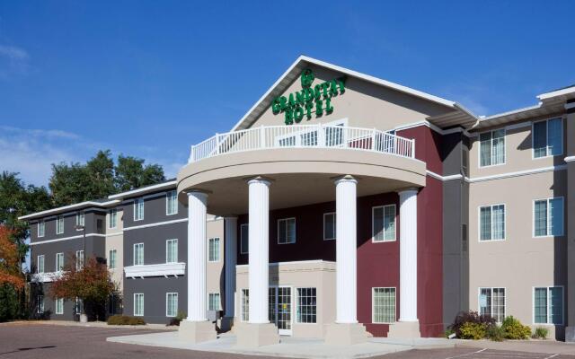 Отель GrandStay Residential Suites - Eau Claire вид на фасад
