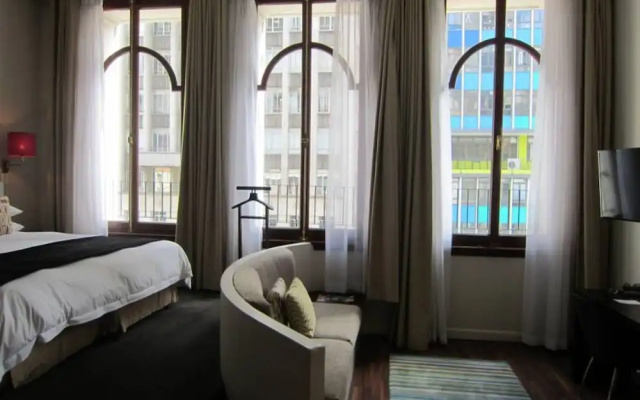 Studio Apartment With Roof Top View