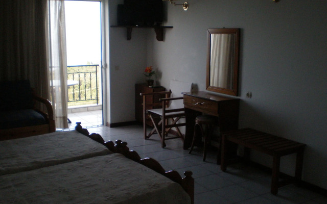 75 Steps Taverna And Accomodation