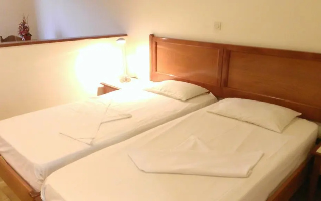 Captain Yiannis Studios & Apartments