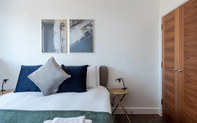 Gorgeous new 1 bed With Private Balcony, Brixton