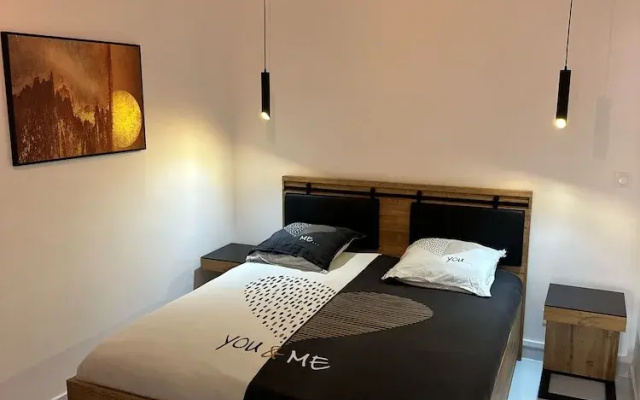 Cyrus Hotel-House