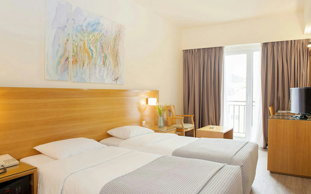 Athinais Hotel