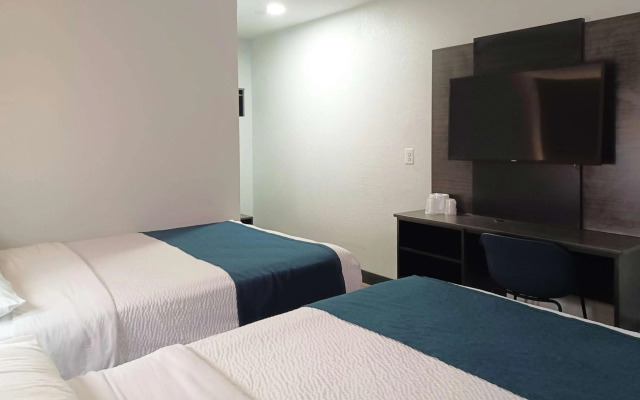 Motel 6 Fresno, CA - Blackstone North