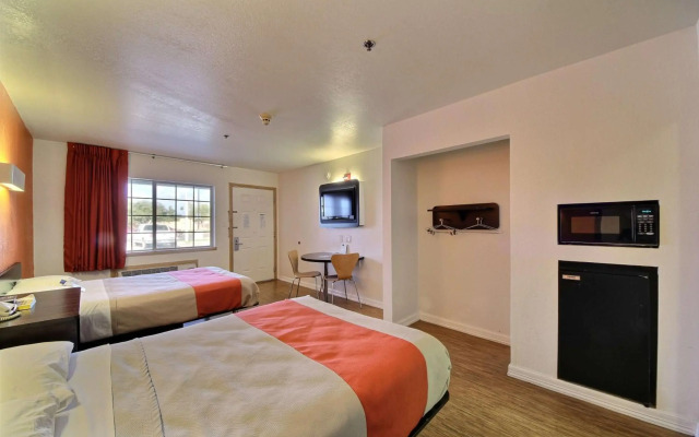 Motel 6 Edinburg, TX