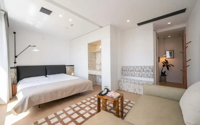 Shanghai Hills&FanStay close to Tianzifang Line 9