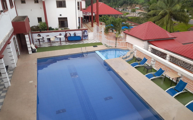 Royal Lee'S Hotel
