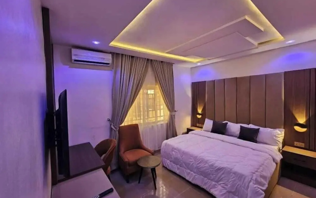 GlassTop Lounge