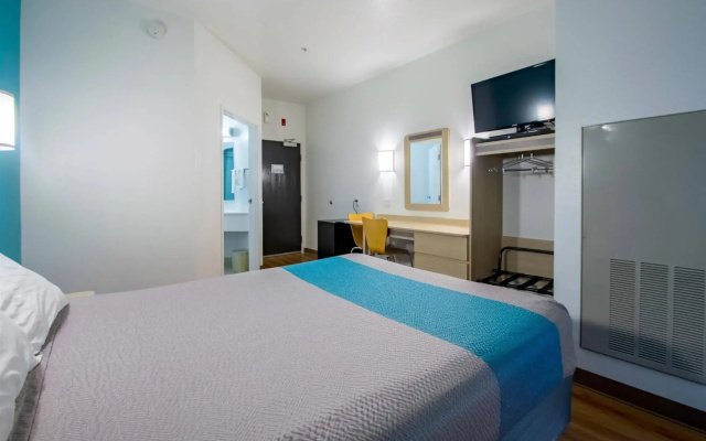 Motel 6-Portland, OR - North