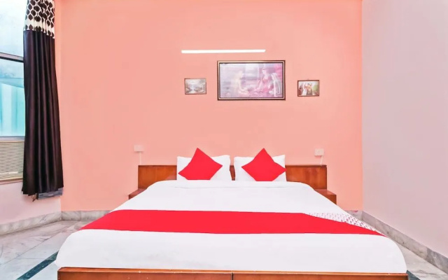 OYO 29394 Hotel Apoorva Deluxe