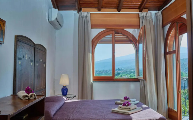 Stunning Villa With Private Pool Chlorine-free and Jacuzzi