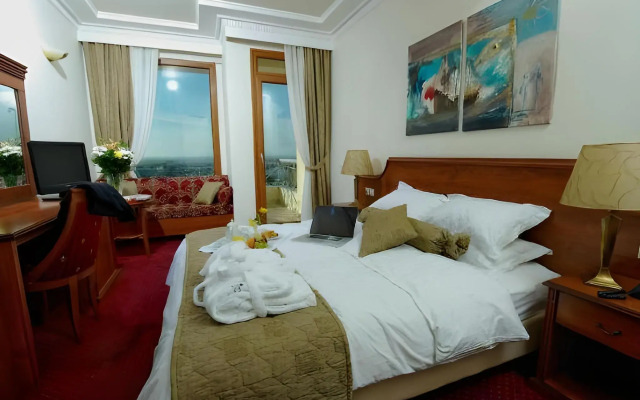 Royal Hotel