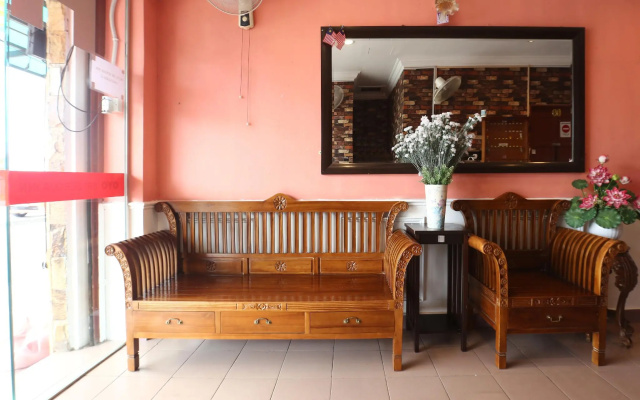 OYO 89498 Sri Seroja Inn Budget Hotel