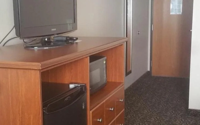 Canby Inn And Suites