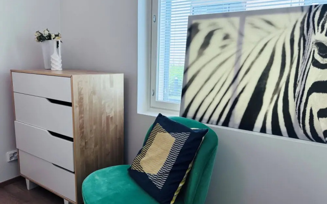 Scandi Sun 2BR With Lemon Accents