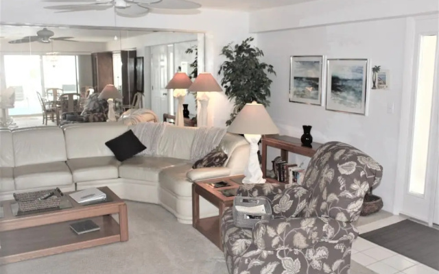 Jamaica Royale 506 - 2 Br Condo