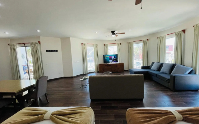 La Lola Hotel & Suites
