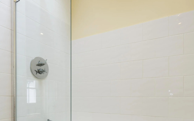 Veeve  Charming 1 Bed In Codrington Mews Notting Hill