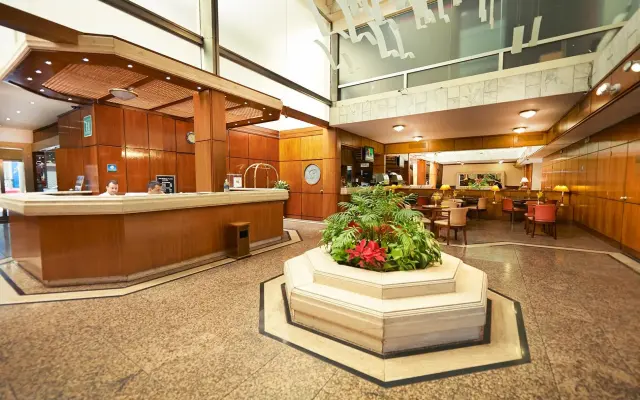 Balmoral Plaza