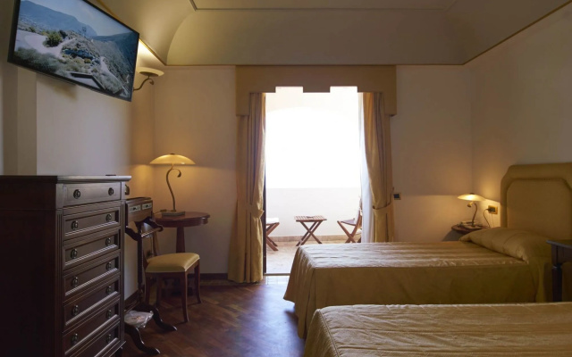 Hotel Tritone