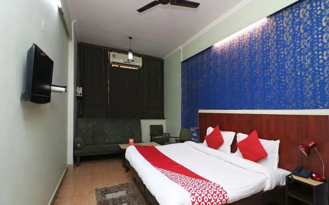 OYO 24788 Hotel Samrat