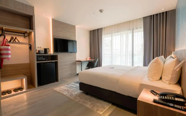 Отель Tara Bangkok Riverside