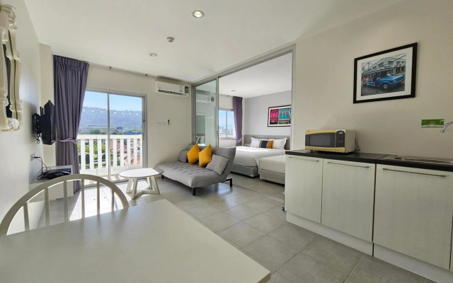 Отель Recenta Suite Phuket Suanluang