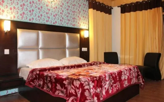 Six Seasons Hotel