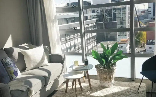 Light Filled Modern 1 Bedroom Apartment