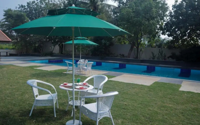 Jungle Safari Resort & Holiday Villa