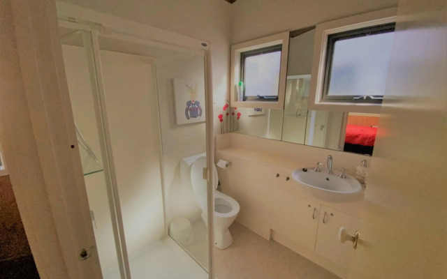 Mountain Retreat Suitable for 2 Families, Sleeps 8