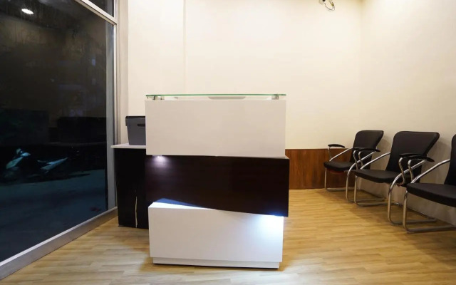 Qlark White Palace by OYO Rooms
