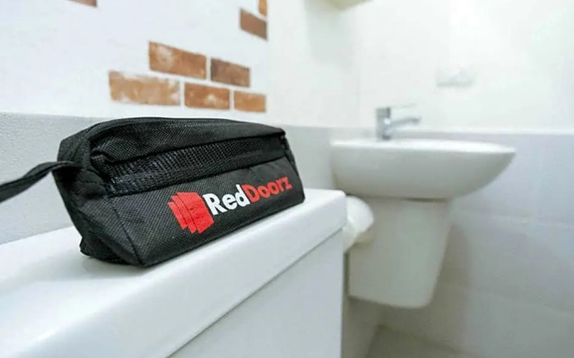 RedDoorz near Mertasari Beach 2
