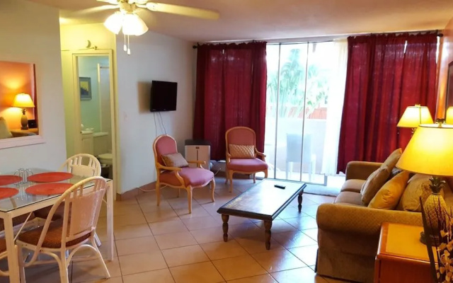 Renovated one bedroom 2 min to the beach