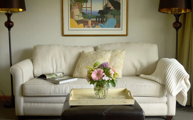 East Hampton House Resort