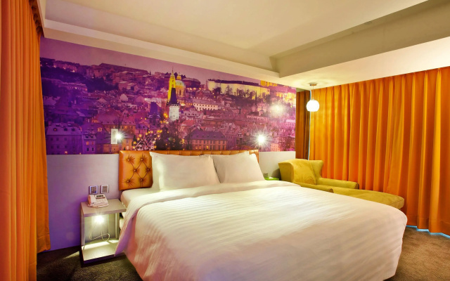 FX Hotel Kaohsiung Zhonghua Road Branch