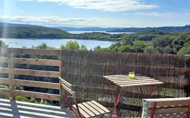 Glenmore Jetty Pod Ardnamurchan