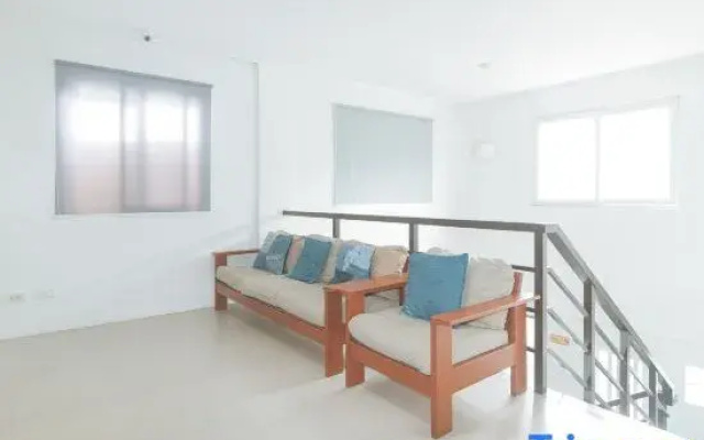 RedDoorz @ Qhouzz near PUP