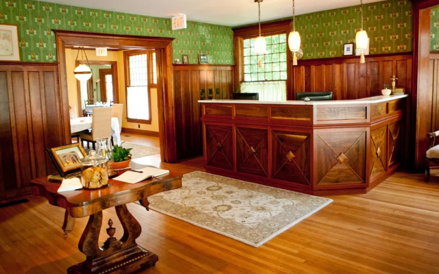 Showers Inn