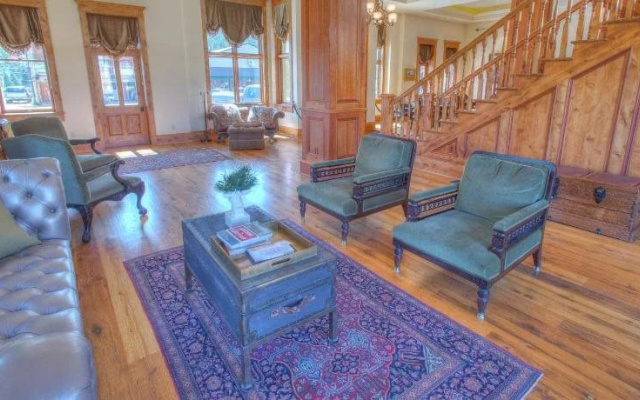 Rock Crest Lodge And Cabins