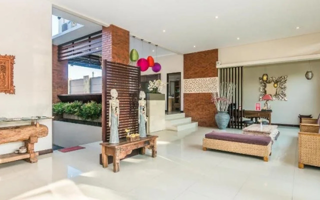 Svarna Suite Seminyak by ZEN Rooms