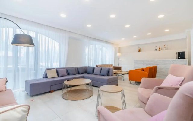 Kokhta Plaza Boutique Hotel