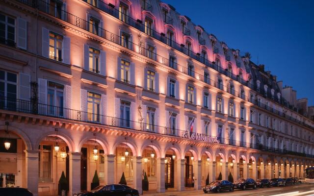 Отель Le Meurice Dorchester Collection Париж вид на фасад