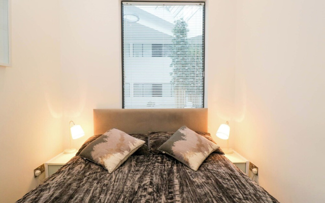Flat 53
