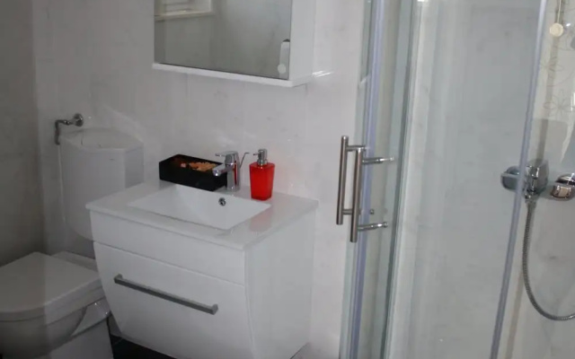 Chic Apartment in Primosten With Pool