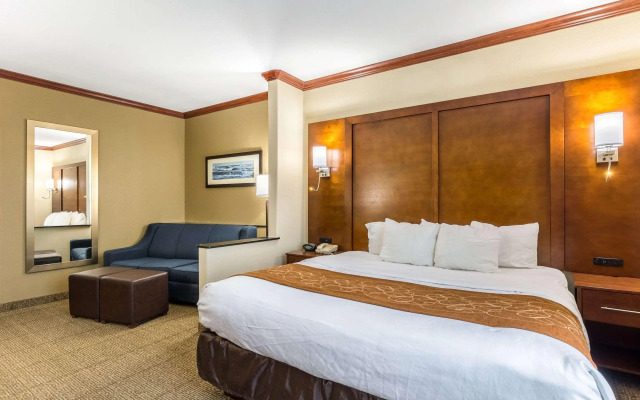 Comfort Suites Galveston Cruise Port Area – Beachside