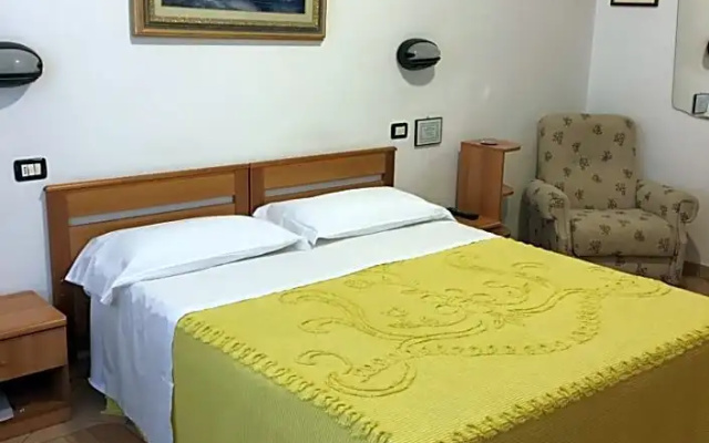 Hotel Dora