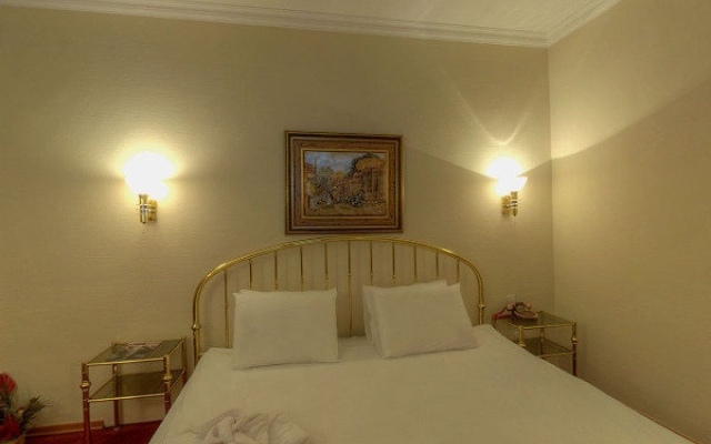 The Business Class Hotel сейф в номере